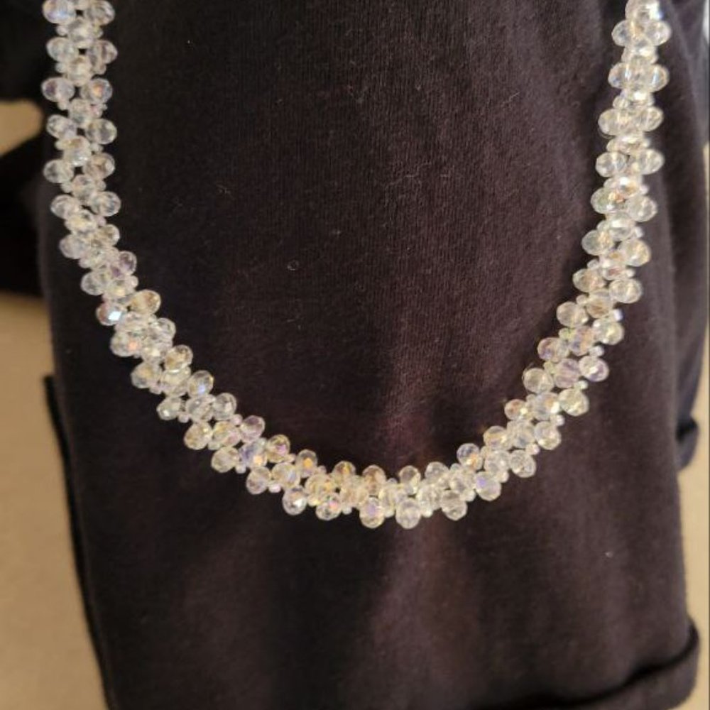 CLEAR ACRYLIC NECKLACE